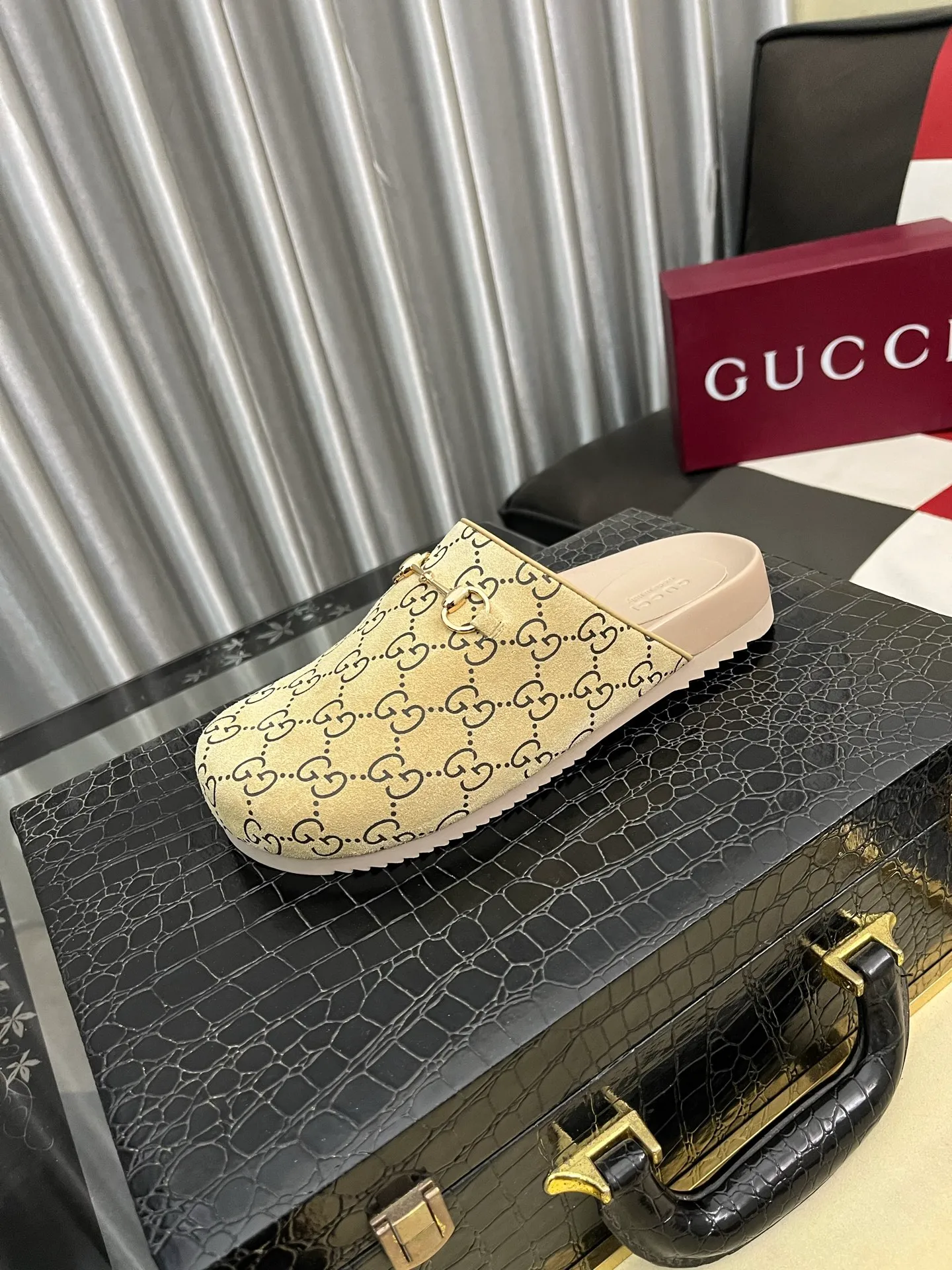 Ex-factory price: 420⌚️⌚️[Gucci] 2025 new season half-slip men's shoes, made of Italian imported first-layer frosted cowhide➕sheepskin lining, original hardware buckle, original combination wear-resistant outsole, real shot 🎬 Very comfortable on the feet, size 38-44
